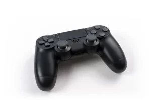 Oprava a servis hreních konzolí - Playstation joystick na bílém pozadí
